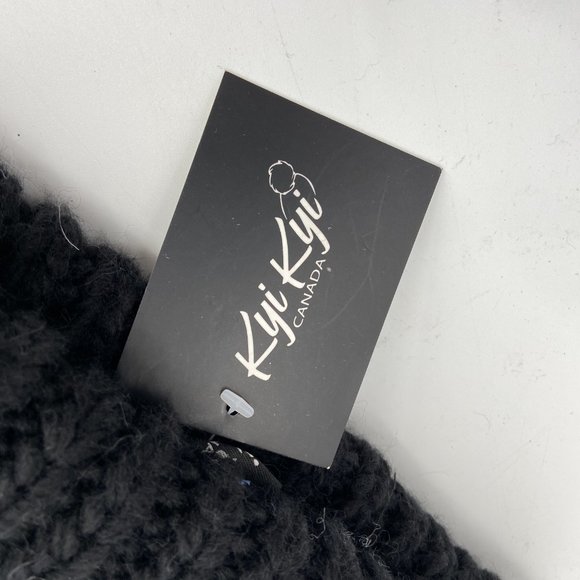 KYI KYI Handmade Black White Knit Pom Beanie - Picture 2 of 4